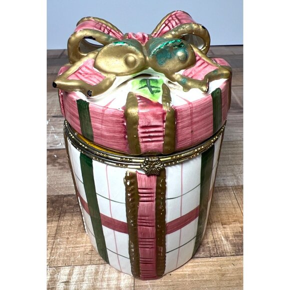 Ceramic Gift Box Design Decorative Hinged Jar With Bow - Picture 1 of 6